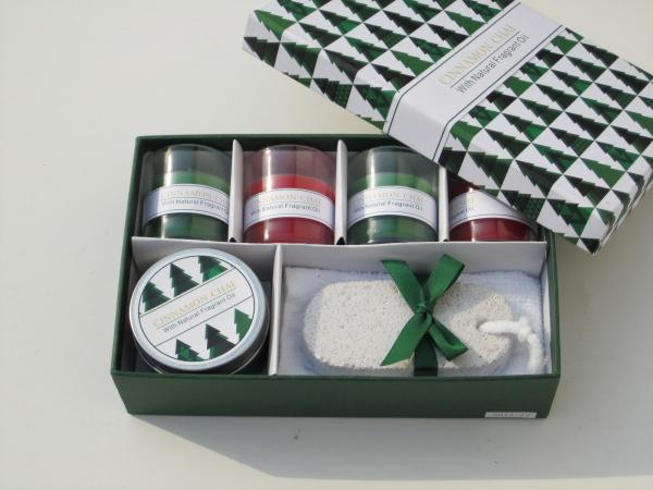 Red & Green Cinnamon chai fragrance scented glass candle & tin candle packed