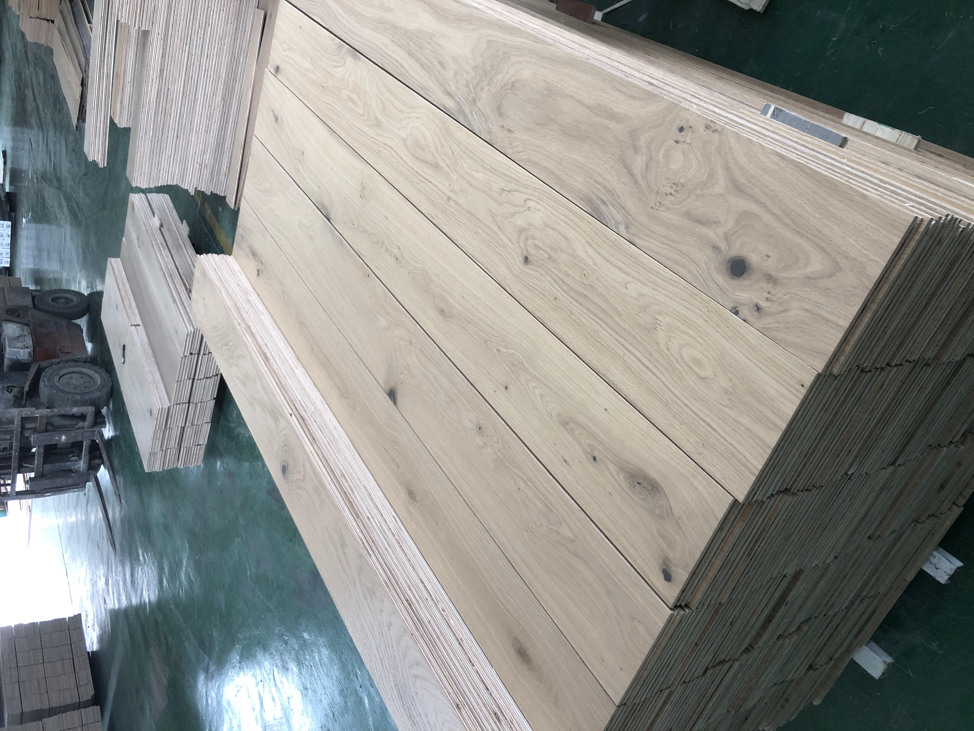 Distressed Fishbone Style Three Layers Engineered Wood Parquetry Flooring for Living Room