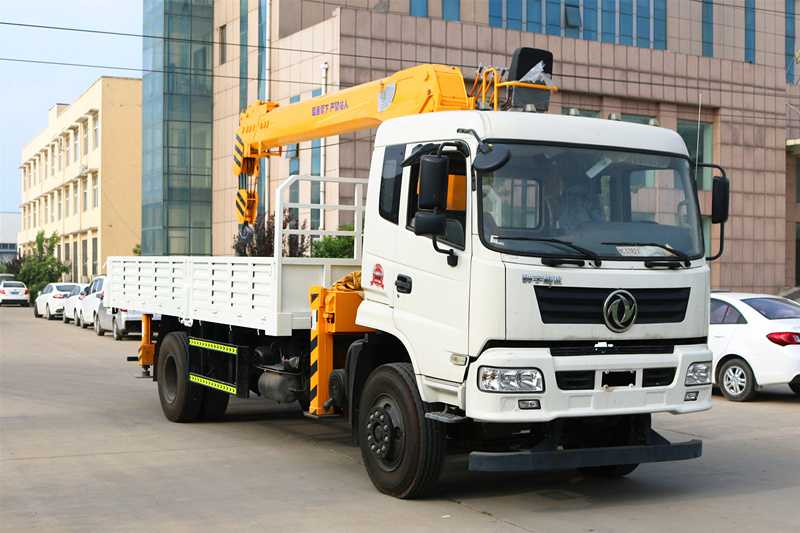8 Ton Hydraulic Truck Mounted Crane Remote Control For Construction