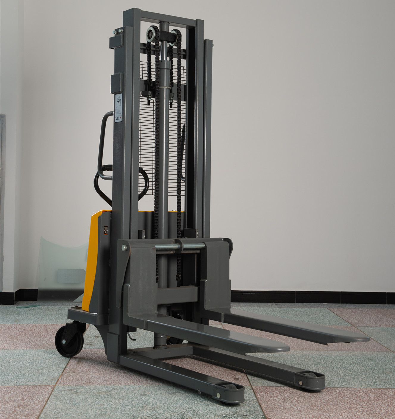 Low price 1.5T 3M Semi electric stacker can be customized hydraulic stacker forklift with CE certificate