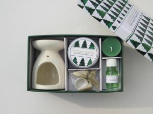 Quality Green Cinnamon chai fragrance scented tin &amp; tealight candle packed into gift box wholesale