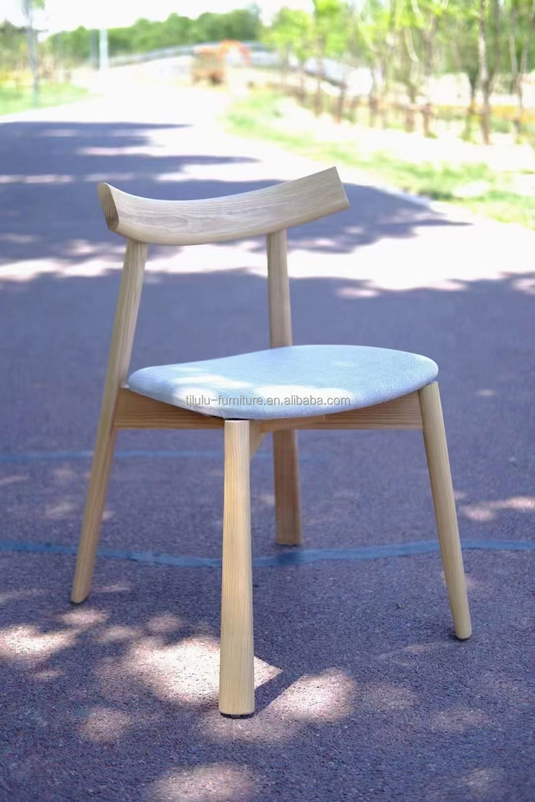 Fabric/Foam Sponge Cover Material Nordic Style Paddle Leisure Cafe Dining Chair Home Upholstery Chair Solid Wooden Chair