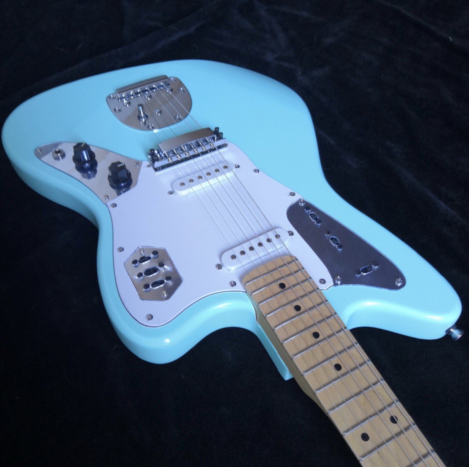 High quality custom alder body mahogany neck alder back side jaguar electric guitar
