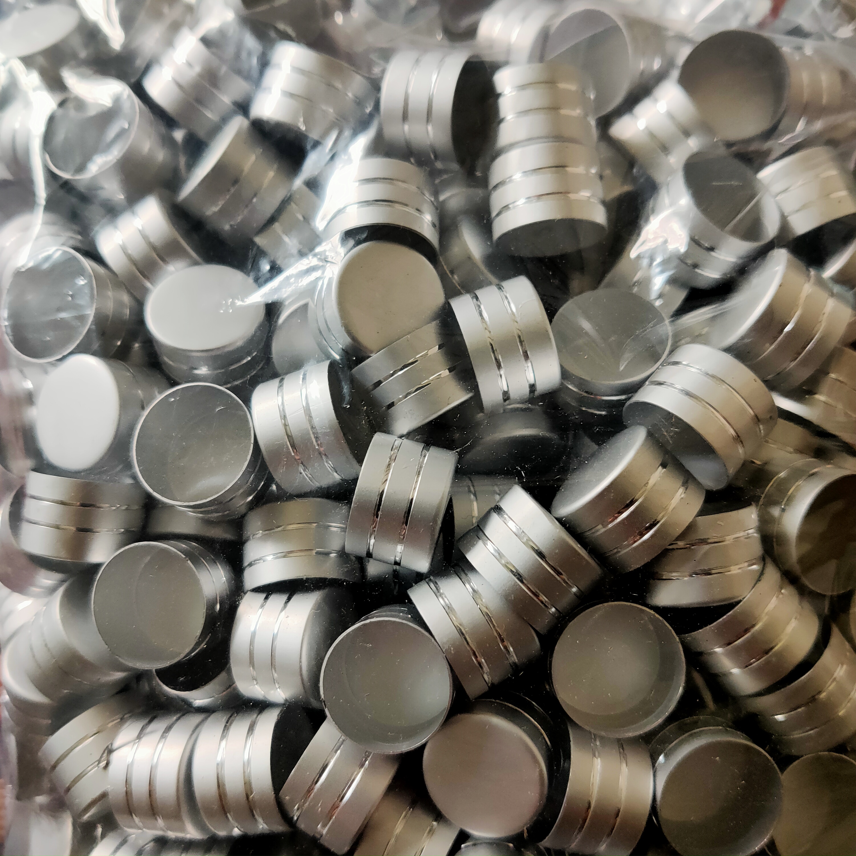 16mm 2g Mini Pill Bottles Cylindrical Shape Aluminium Cap