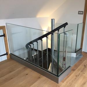 Quality Customized Aluminum Railing System for Decks and Porches Simple Design Flooring Mounted wholesale