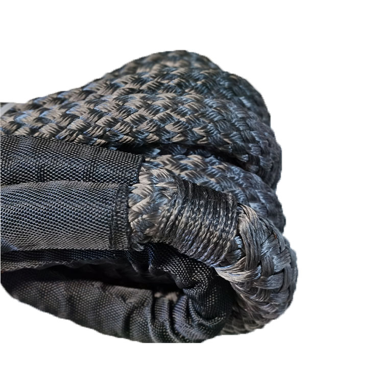 Super kinetic recovery tow rope with excellent resistance to wear and tear