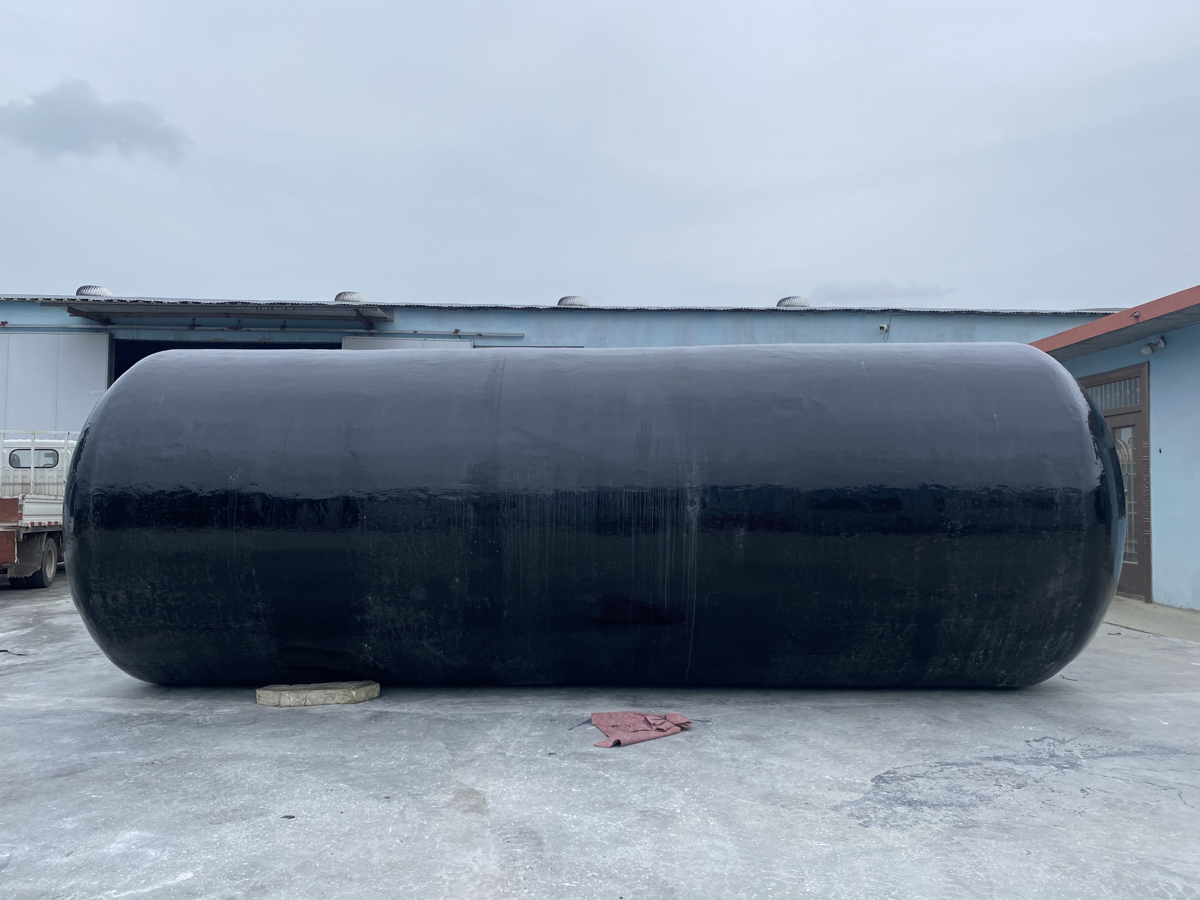 2.3*6.2m Un-Sinkable Foam Filled Fender With Chain Net & 70kg/M³ Foam Density