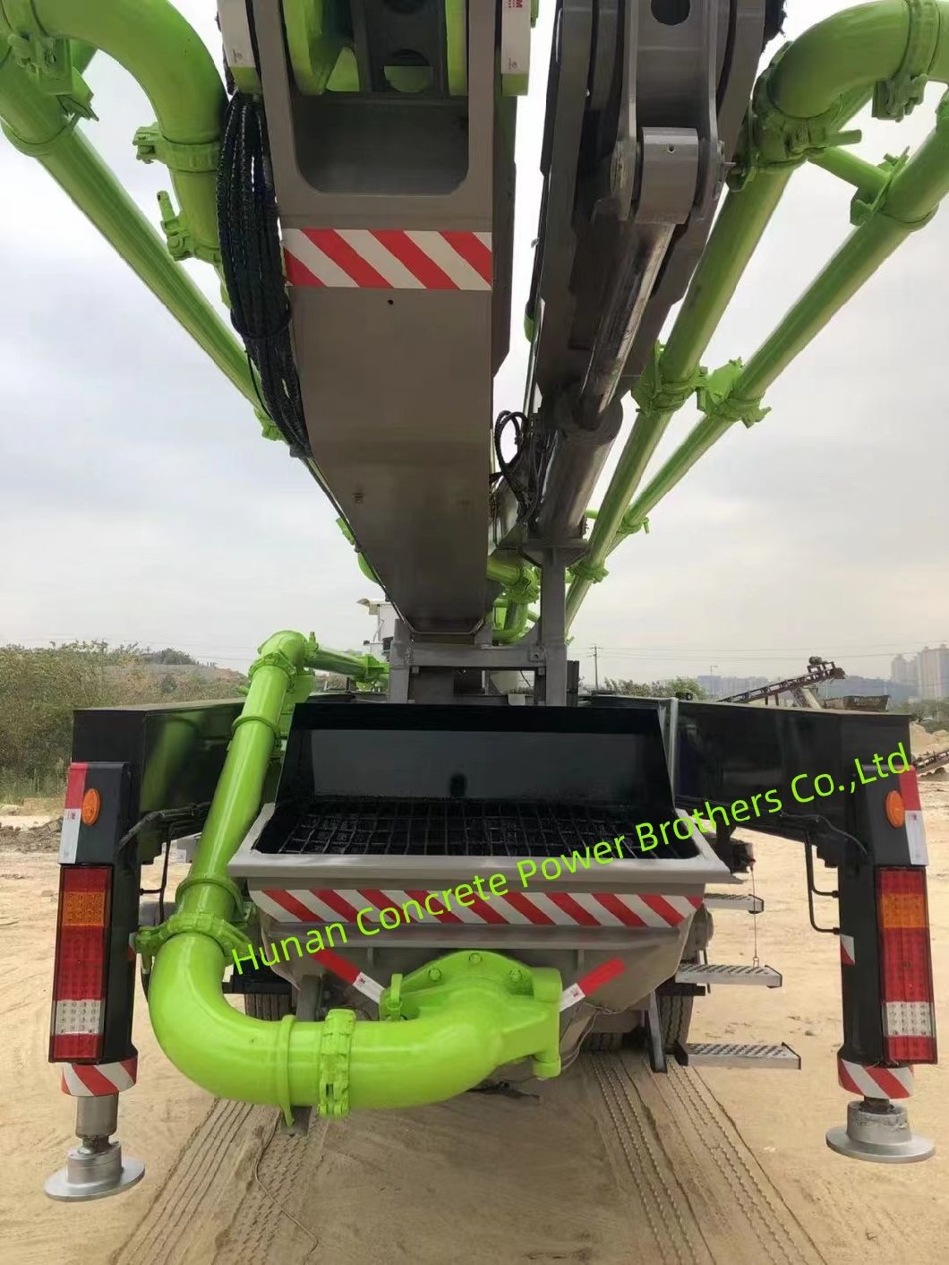 2012 Zoomlion 47 Meter Concrete Pump Truck Cheap Price
