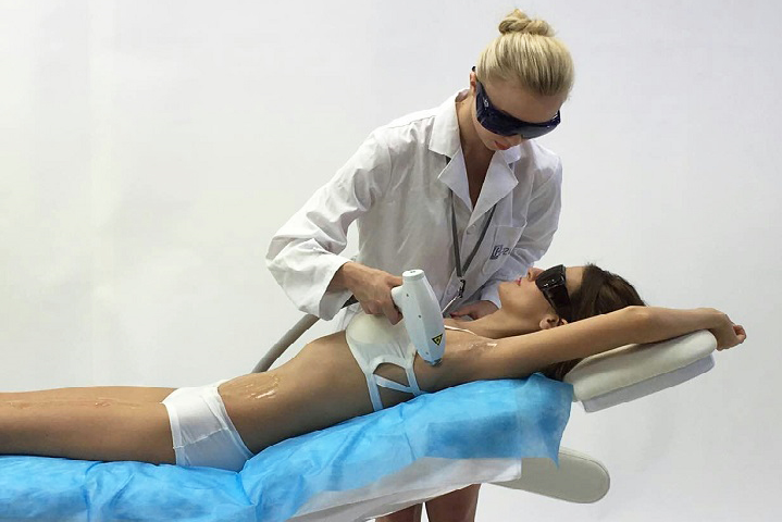 Vertical 3 In 1 Pain Free Laser Hair Removal Machines / Laser Skin Care Machine