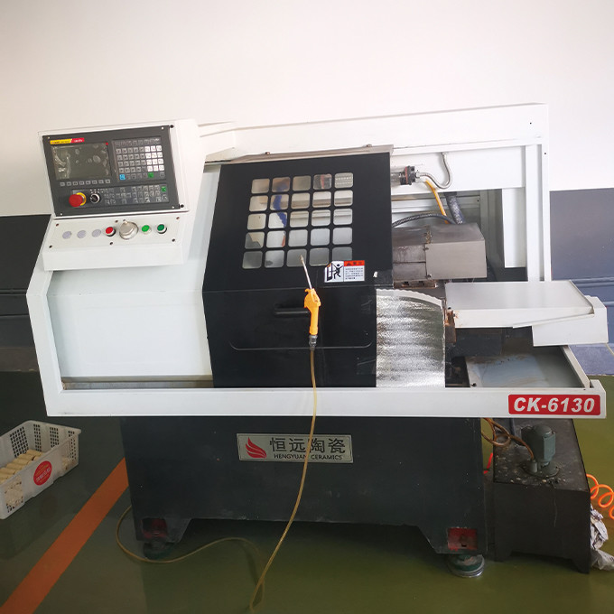 Yellow High Performance Ceramic Screw Conveyor With Alumina Axial Screw Conveyors