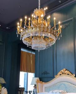 Quality European Courts High End Luxury Crystal Candle Chandelier Dazzling Lighting wholesale