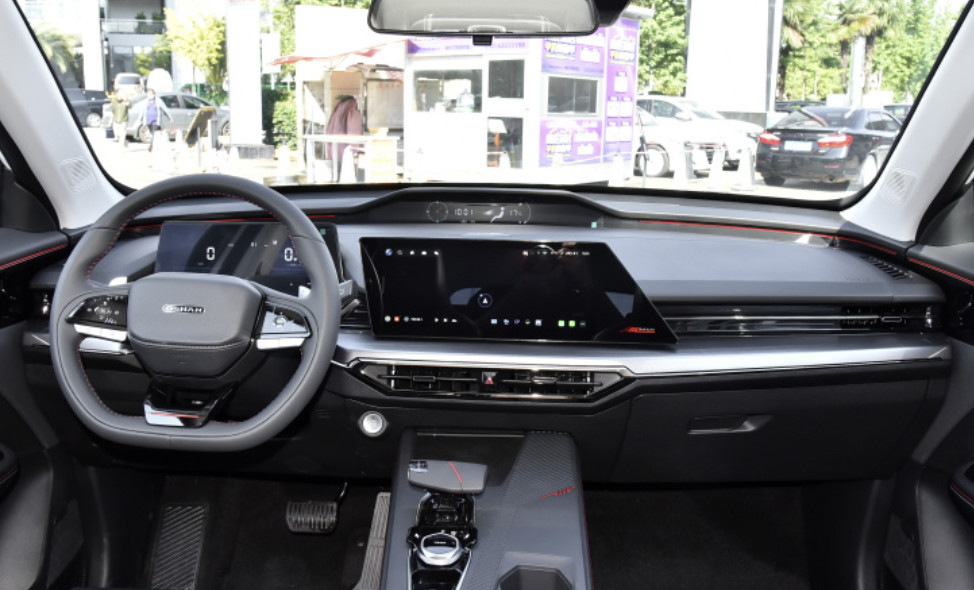 Changan OSHAN Z6 2022 Blue Whale 1.5T DCT Zhizun model 5 Door 5 seats SUV