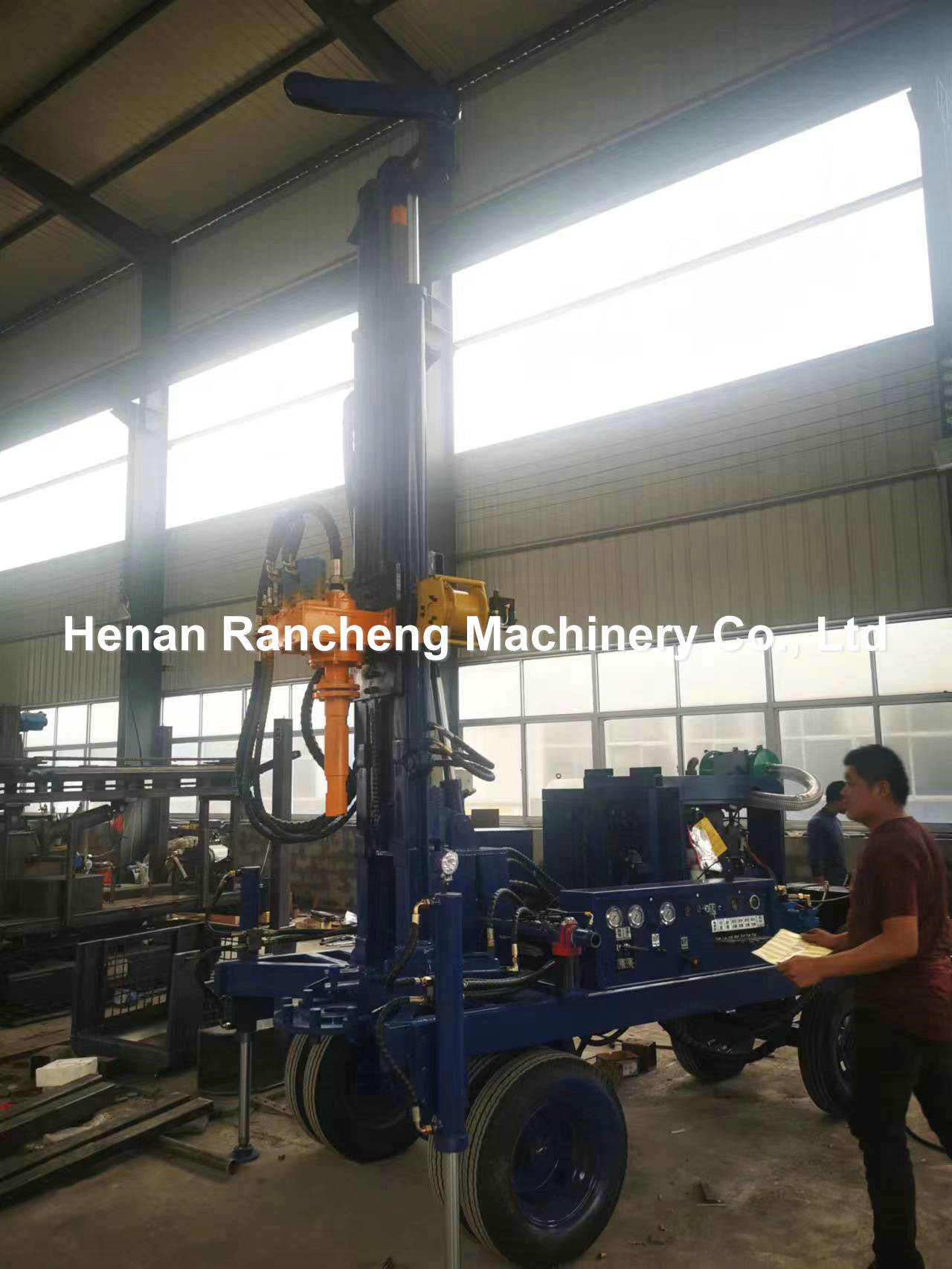 180m Depth Borehole Drill Machine 55KW Engine 90mm - 300mm Dia 5200kg