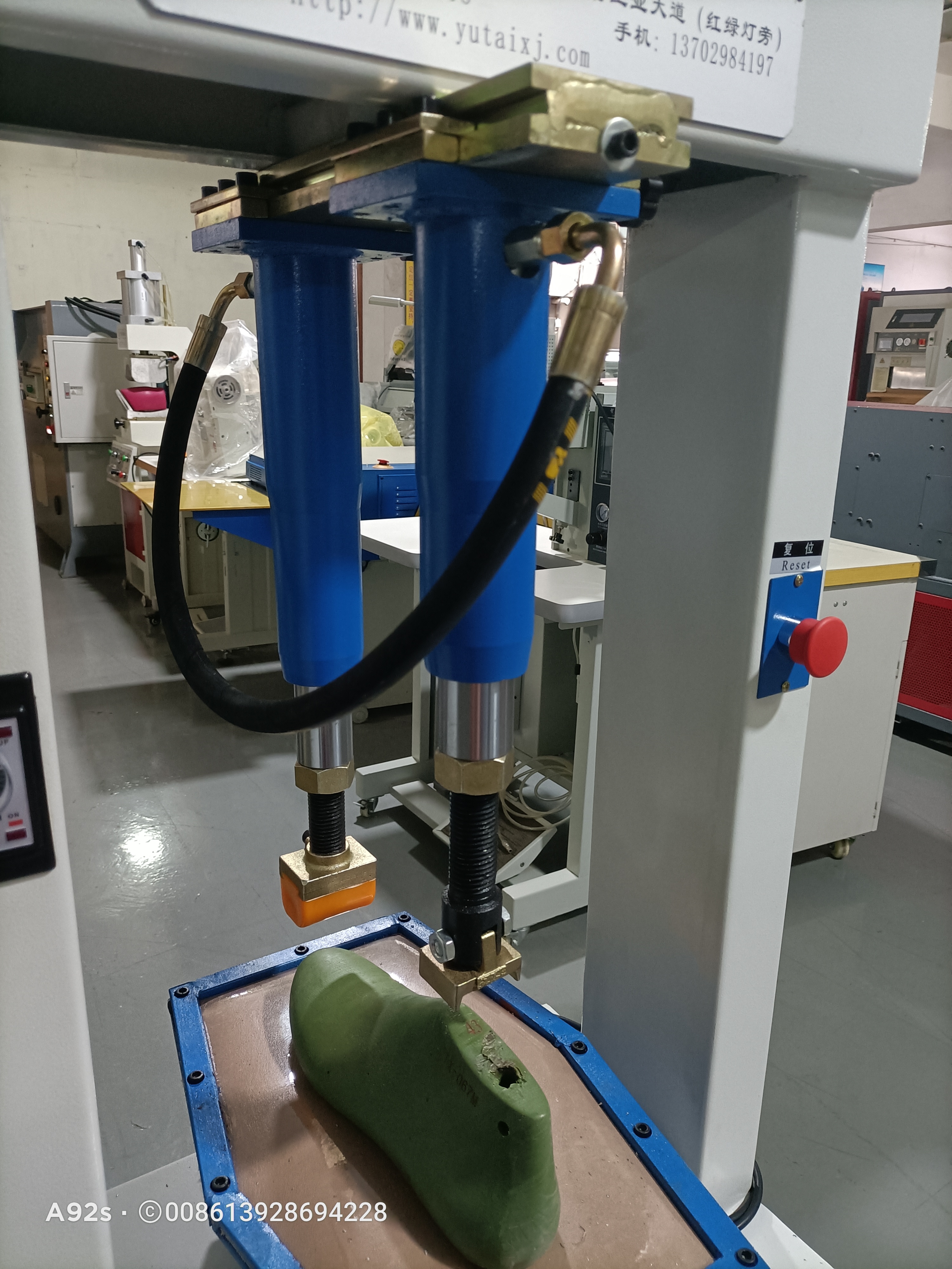 shoes machine making factory selling YT-01D Hydraulic Single Headed Sole Attaching Machine shoes pasting machine