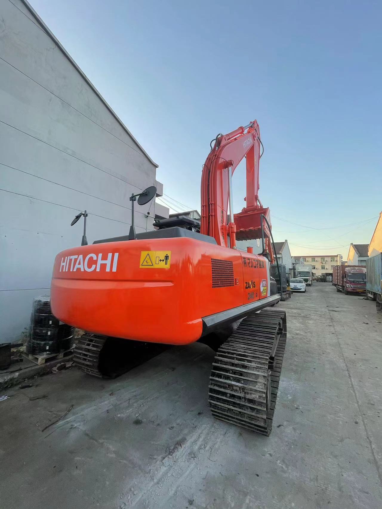Used big crawler excavator Hitachi 240 digger with excellent performance heavy machine large excavator for sale welcome to ask