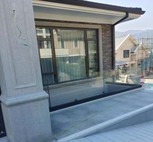 Quality Balcony Aluminum U Channel Glass Railing Sustainable U Channel Balustrade wholesale