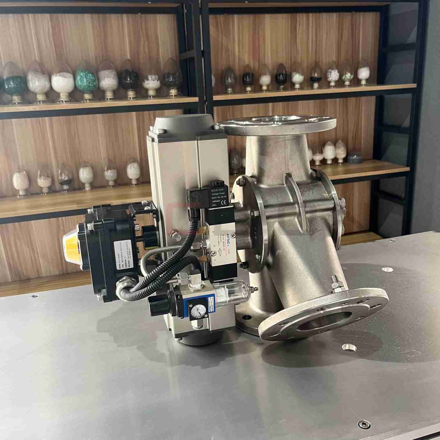 Plunger Type Three Way Pneumatic Diverter Valve For Powder Particle Conveying