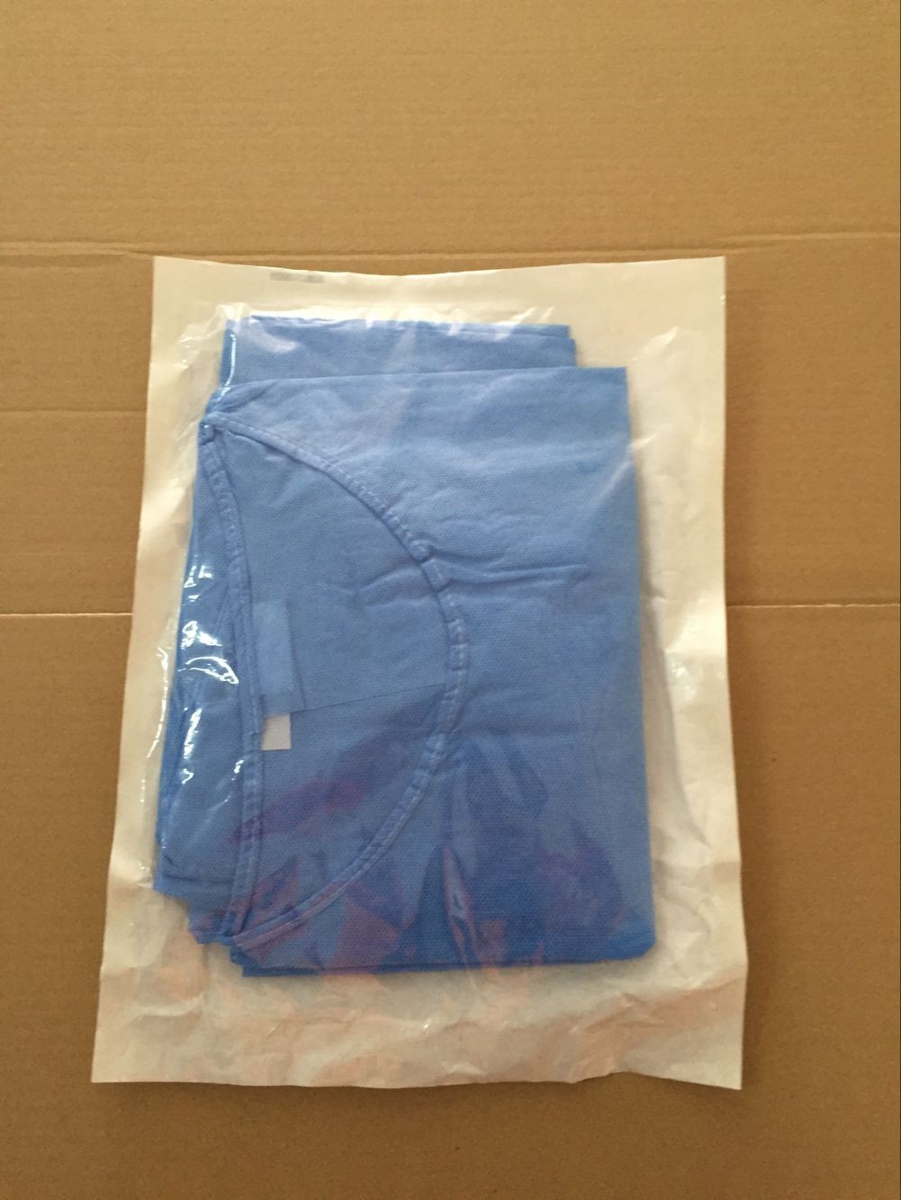 Sterile And Non Sterile Disposable Isolation Gowns SMS PP Material Eco Friendly