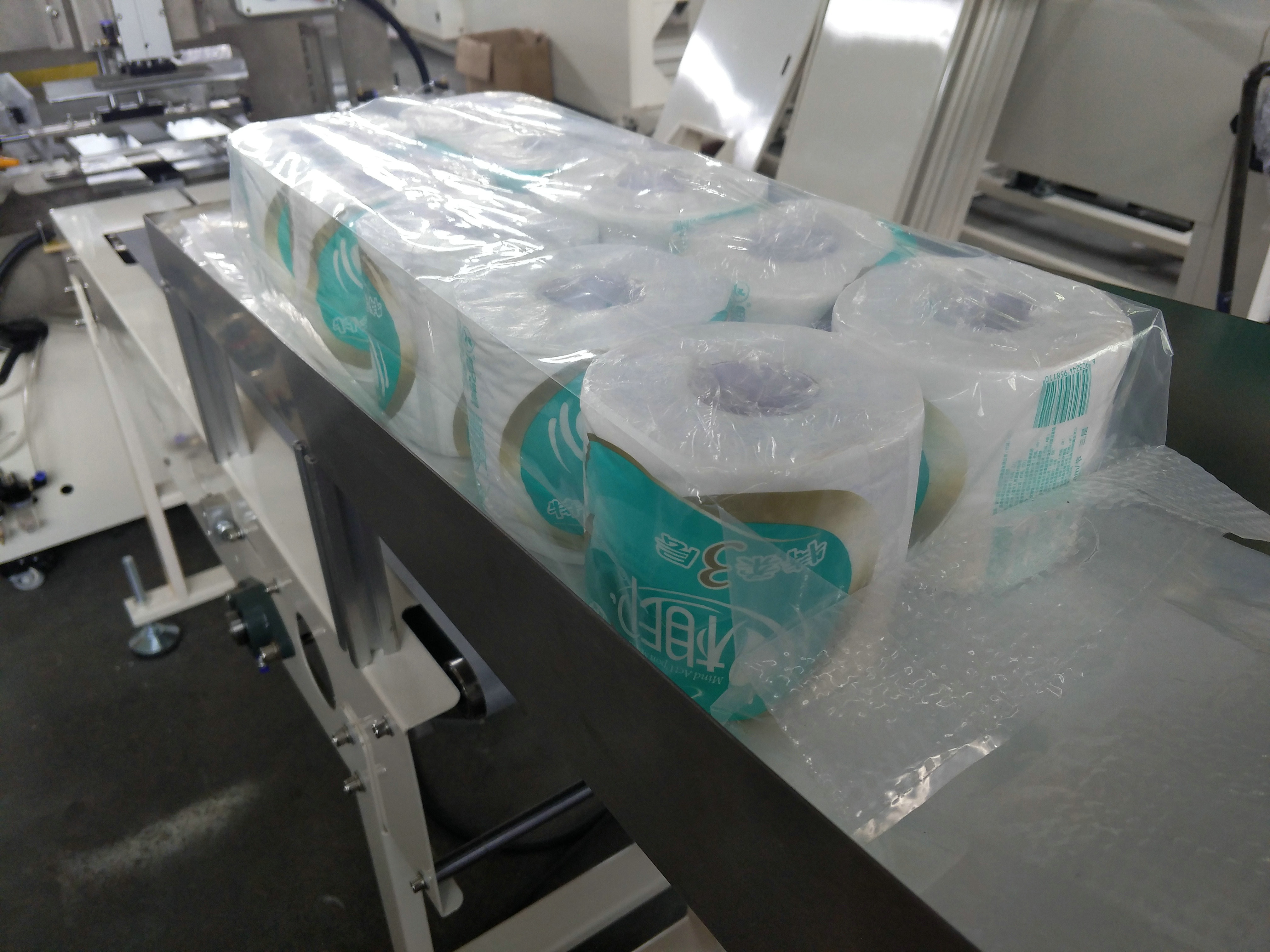 Good Quality Semi Automatic Easy Operation Medium Toilet Paper Rolls Packing Machine