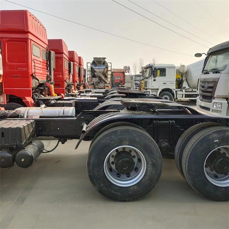 6x4 8x4 Tractor Dump Truck For Mining Transportation 10 Tires 12 Tires Shacman X3000