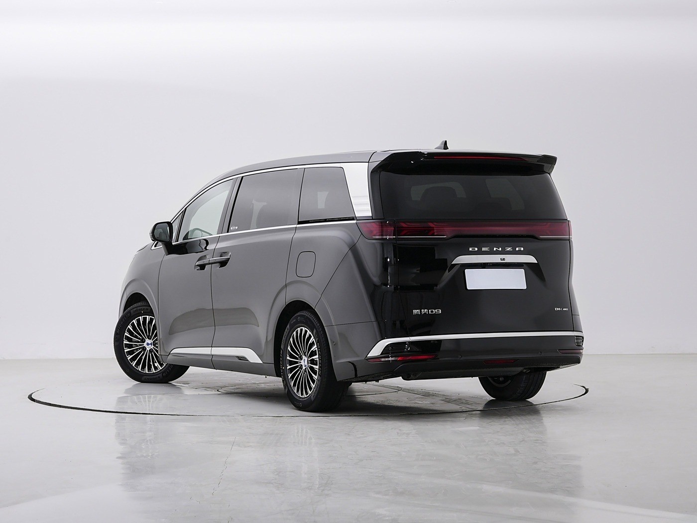 BYD Electric Vehicle Denza Z9GT DM Super Hybrid 4WD Motor Power 870 Hp And A Range Of 1100 Km