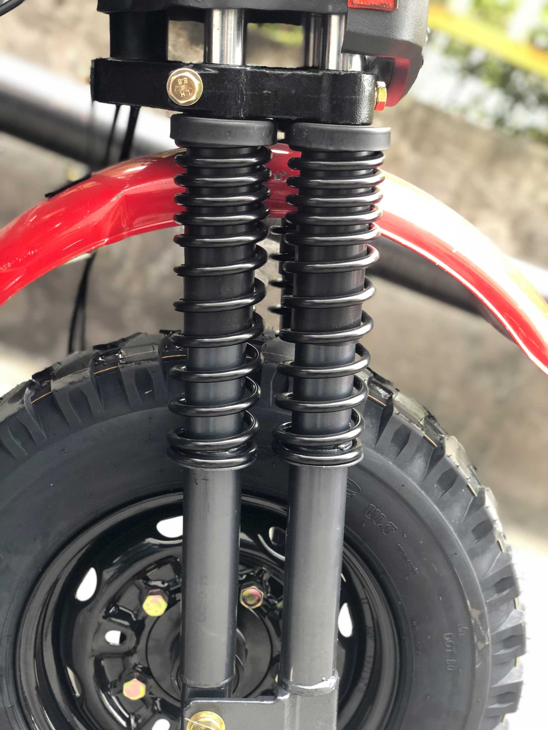 Unleash the Power of DAYANG DY-H8 250cc/300cc/350cc Tricycle in Africa with 12V Engine