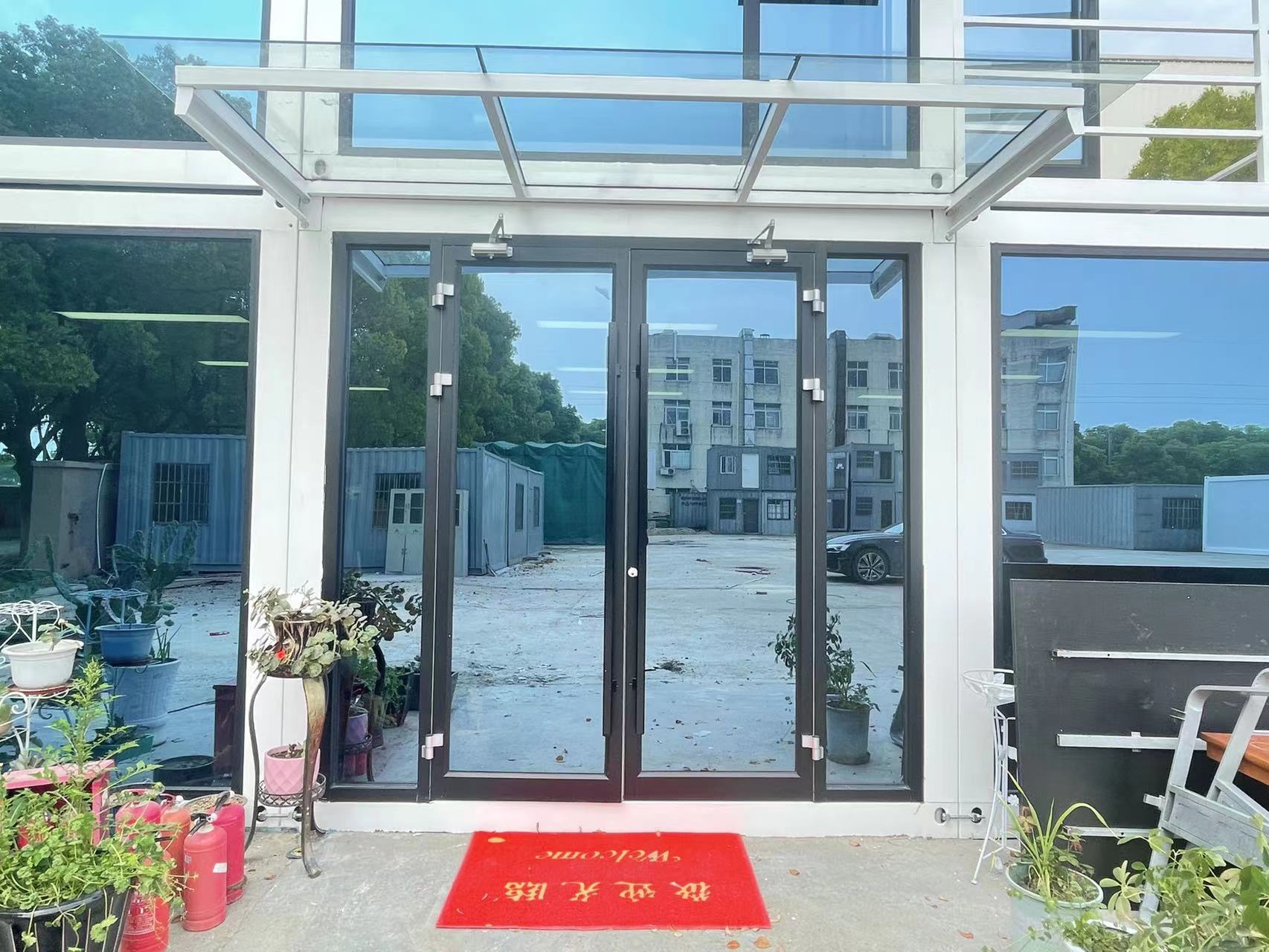 Modern Design Luxury Prefabricated Flat Pack Container Hotel Kitchens with 50/75/100mm Wave Sandwich Panel Walls