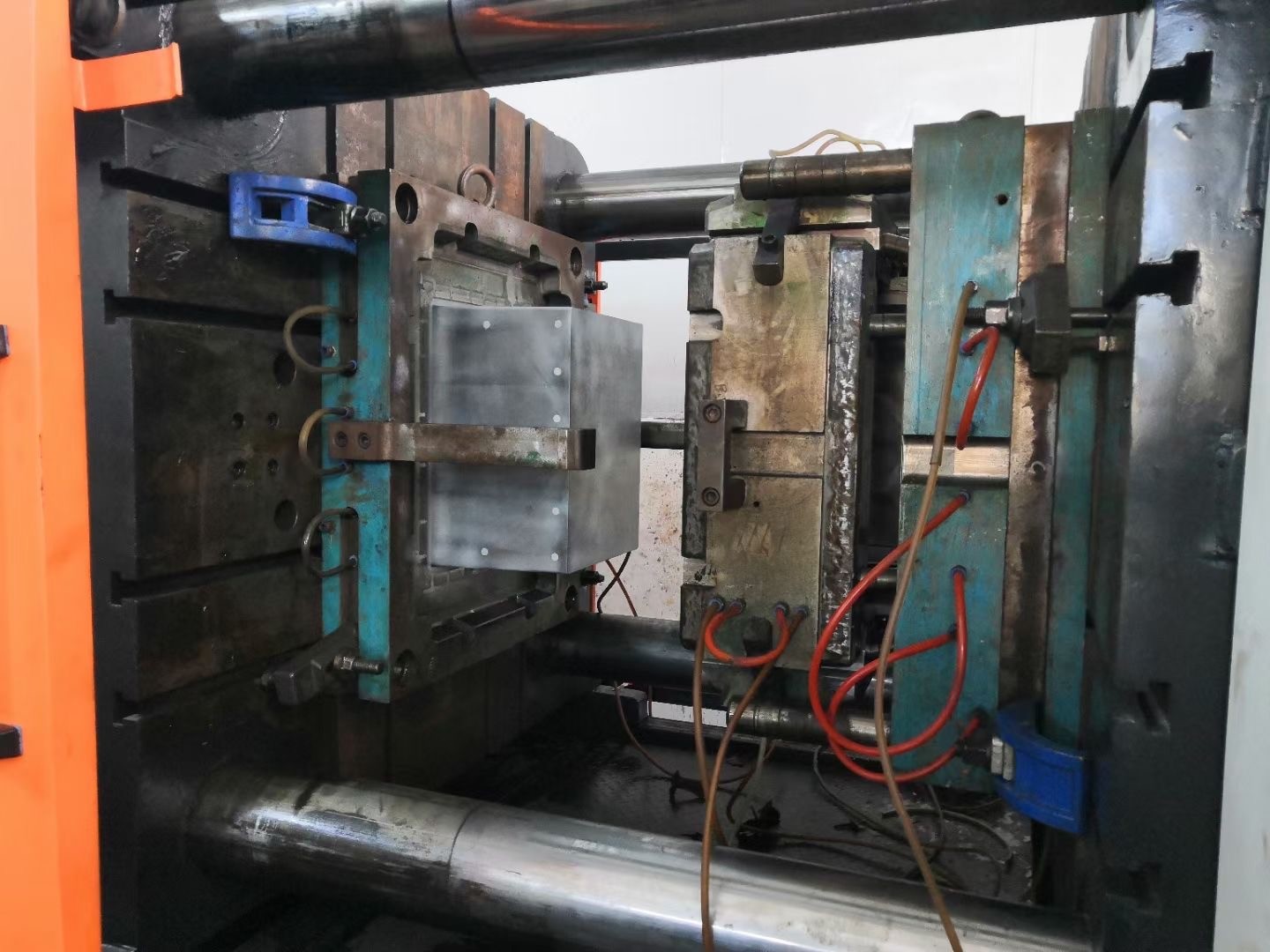 Plastic Basket Chen Hsong Injection Molding Machine 1000 Ton Used With Servo Motor