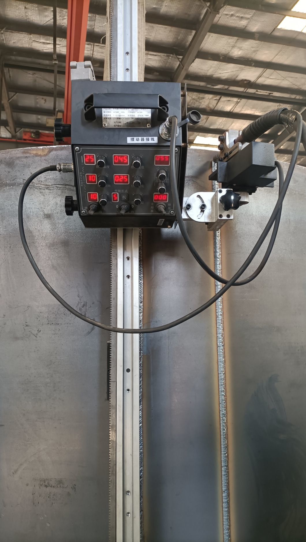 Hot Sale Straight and Flexible Track Tank Welder with Magnetic Function