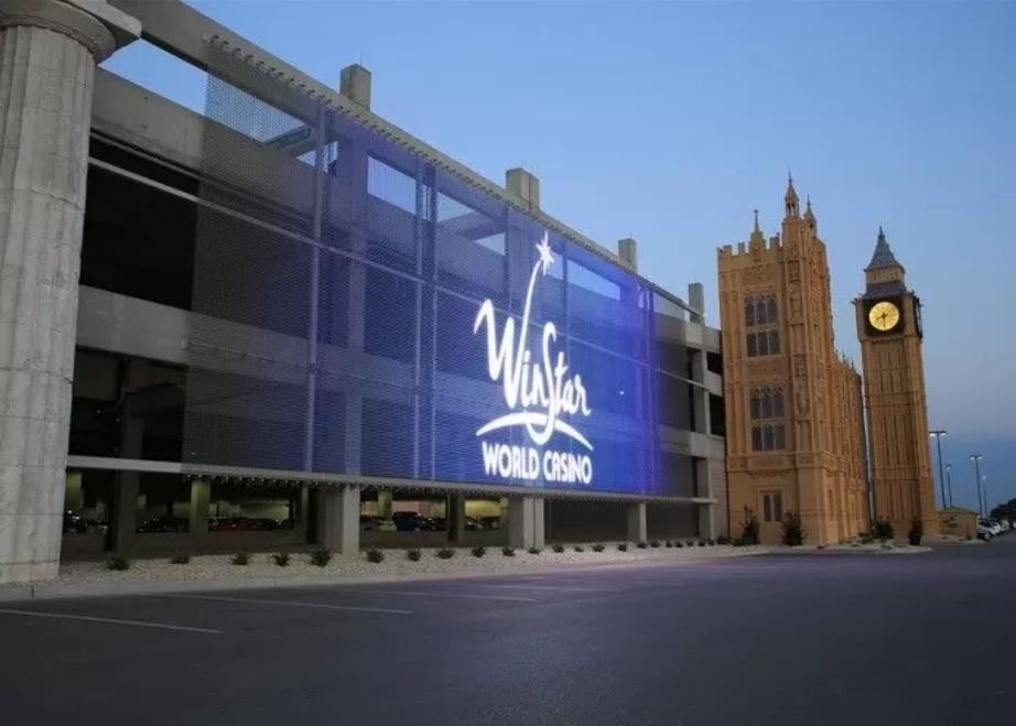 High Transparency P15.625 Outdoor Led Curtain Display For Media Facade Advertising