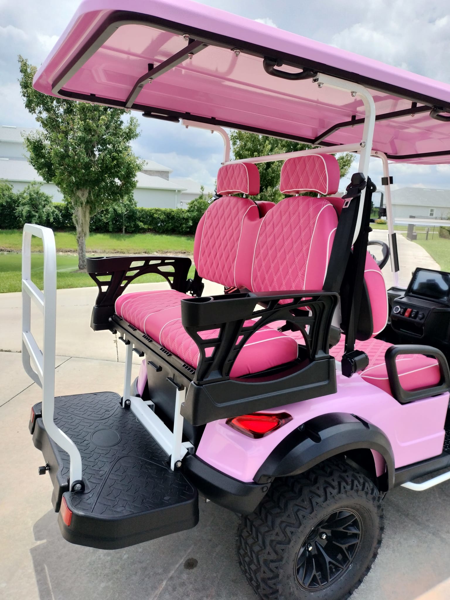 Modern 4 Seater Golf Cart for Family Outings and Group Tours Ground clearance 235mm