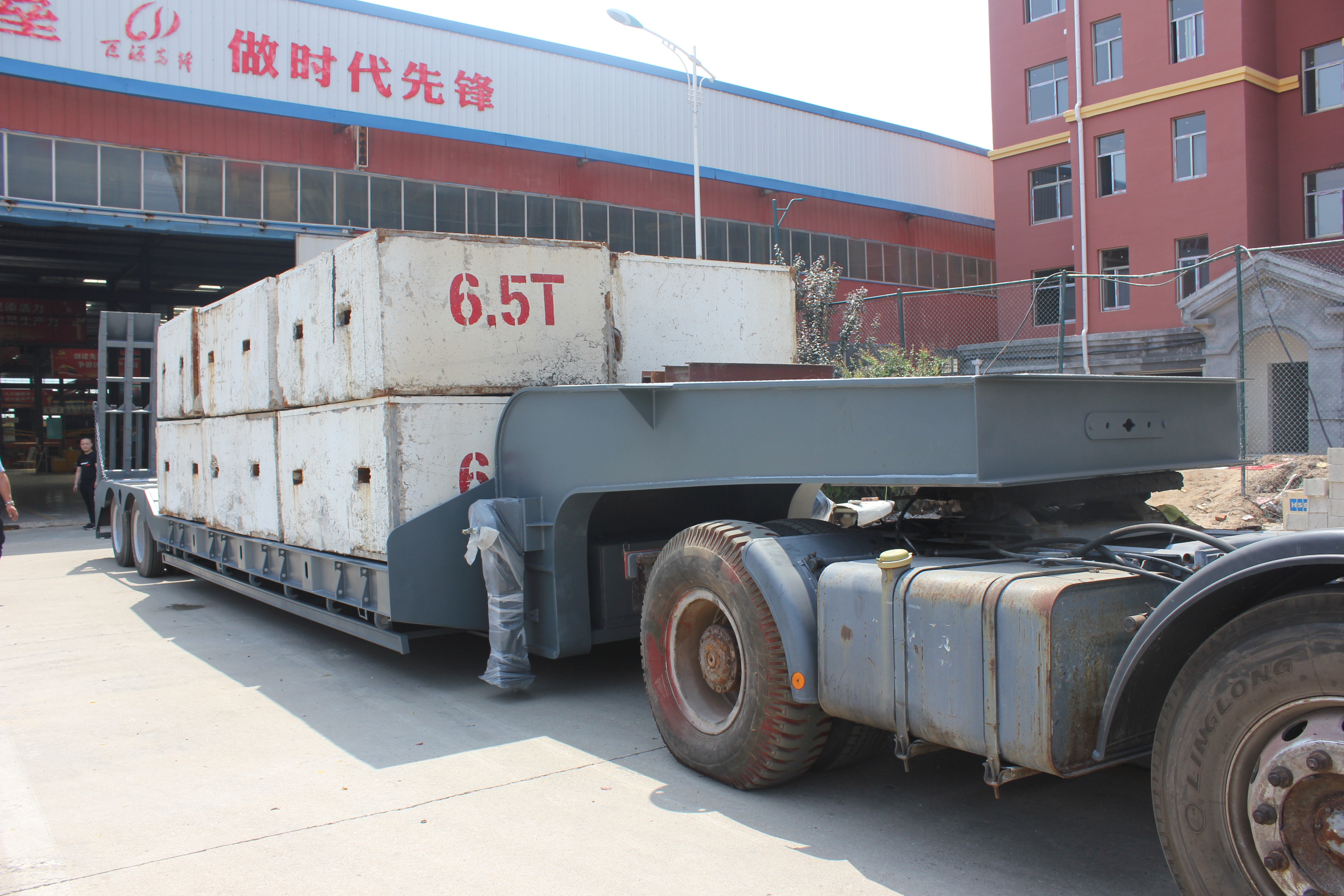 Heavy Load Gooseneck Lowboy Semi Trailer for Excavator Transport 3 Axles 4 Axles 12m 15m