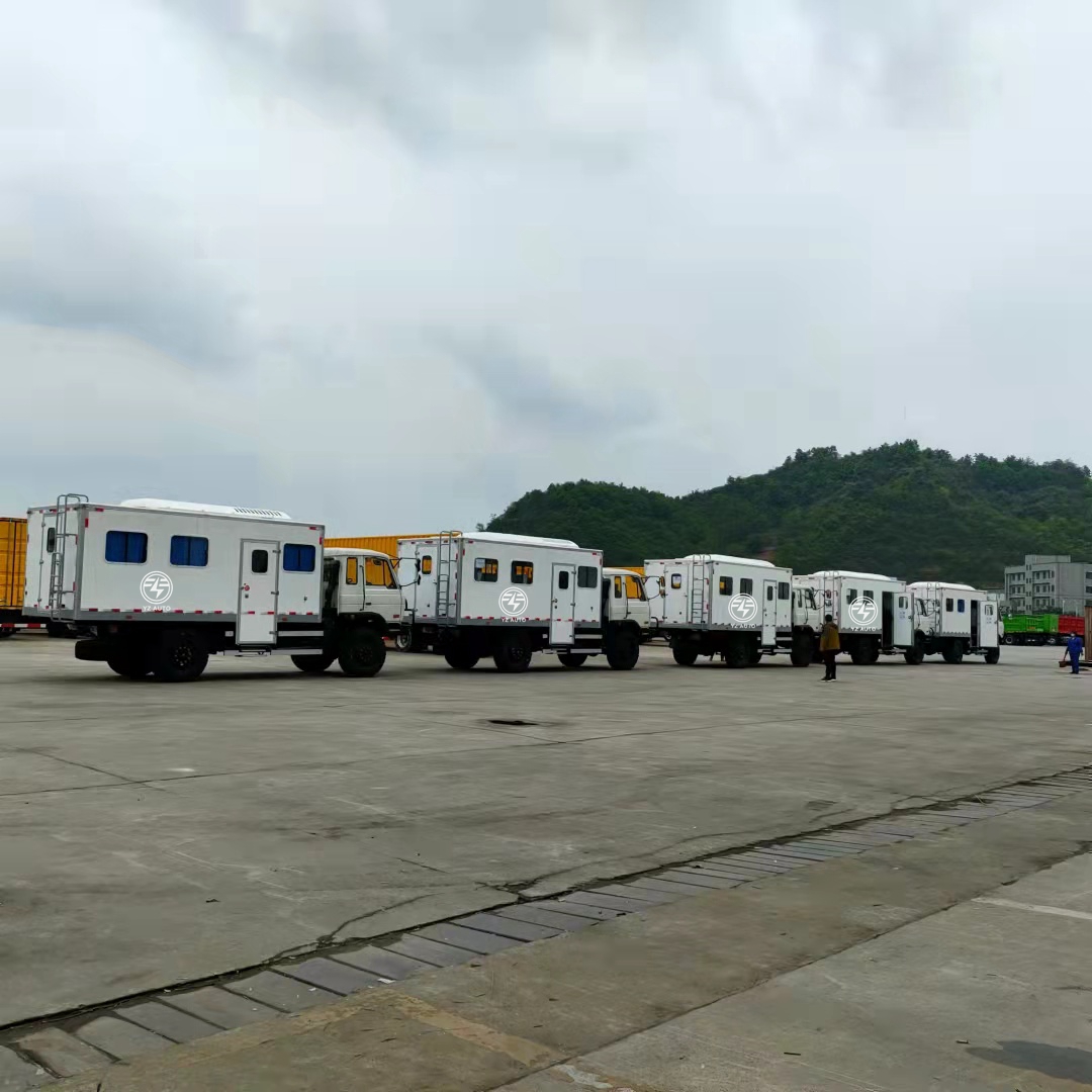 Kinglong Klg-12 6X6/4X4 LHD/RHD Diesel Bus 16-30 Seats for Hubei Advanced Customization