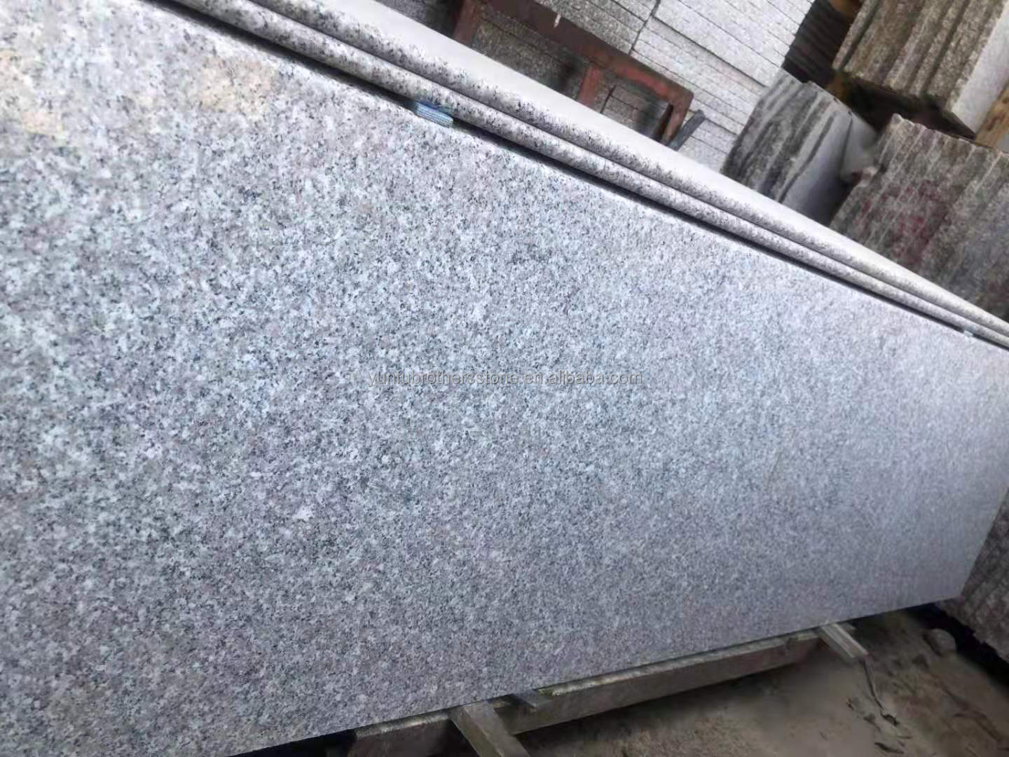2800kg/m3 Density Chinese Granite Stone Polished for Modern Big Slab Natural Cut-to-Size
