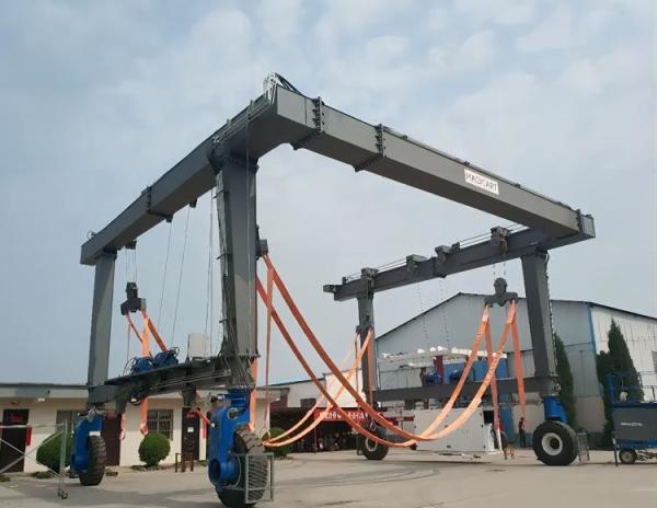Cheap High Speed 0.5M/S Boat Lifting Crane With Overload Limiter Safety Device for sale