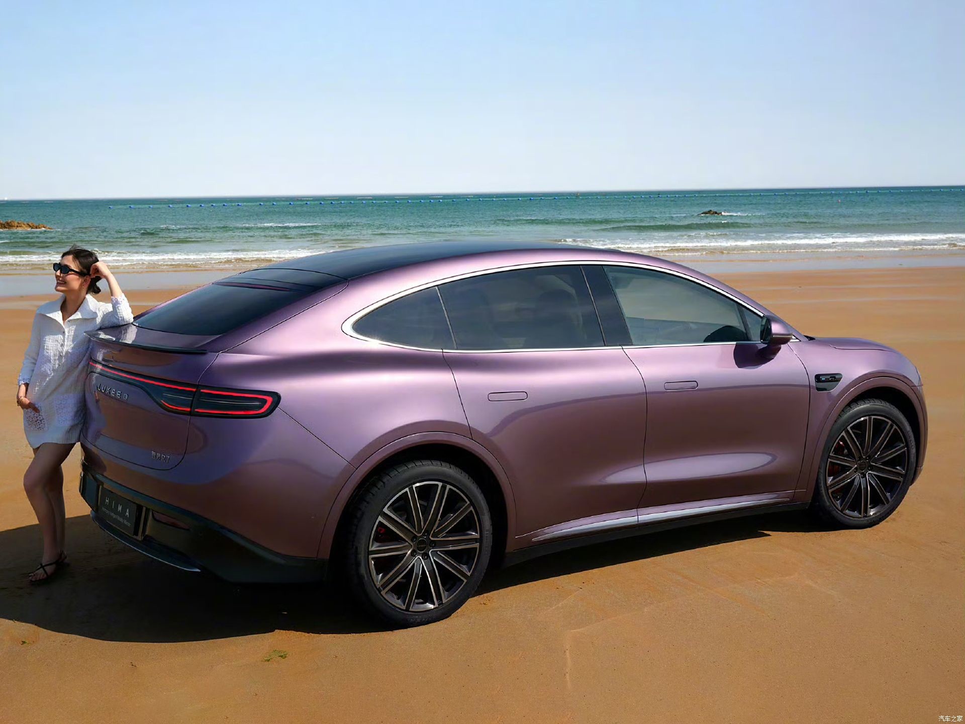 Huawei Luxeed R7 . China's most advanced smart car, with a pure electric range of up to 802KM! China's high-end electric car
