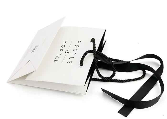 Folding Luxury Custom Printed Paper Bags 157g Art Paper Material High Toughness