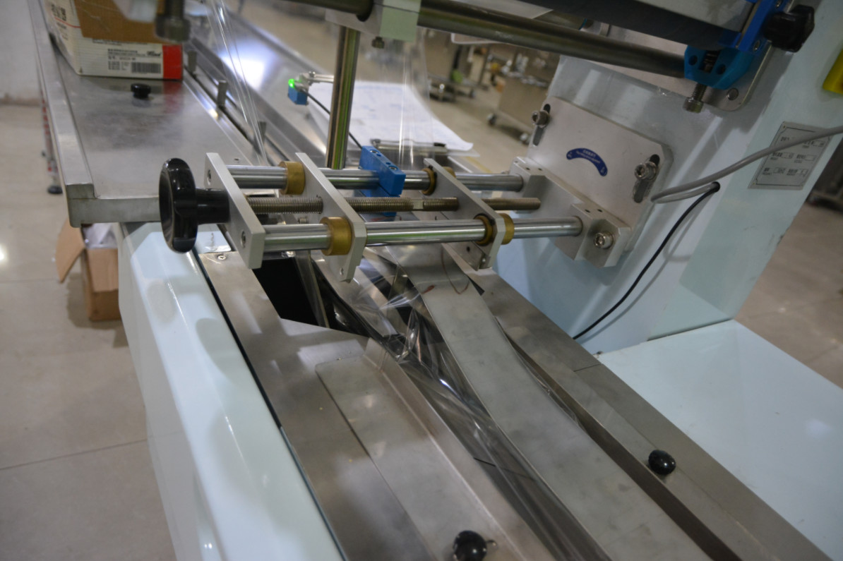 Foods Vegetable Fruits Flow Wrap Packaging Machine CE SGS ISO9001