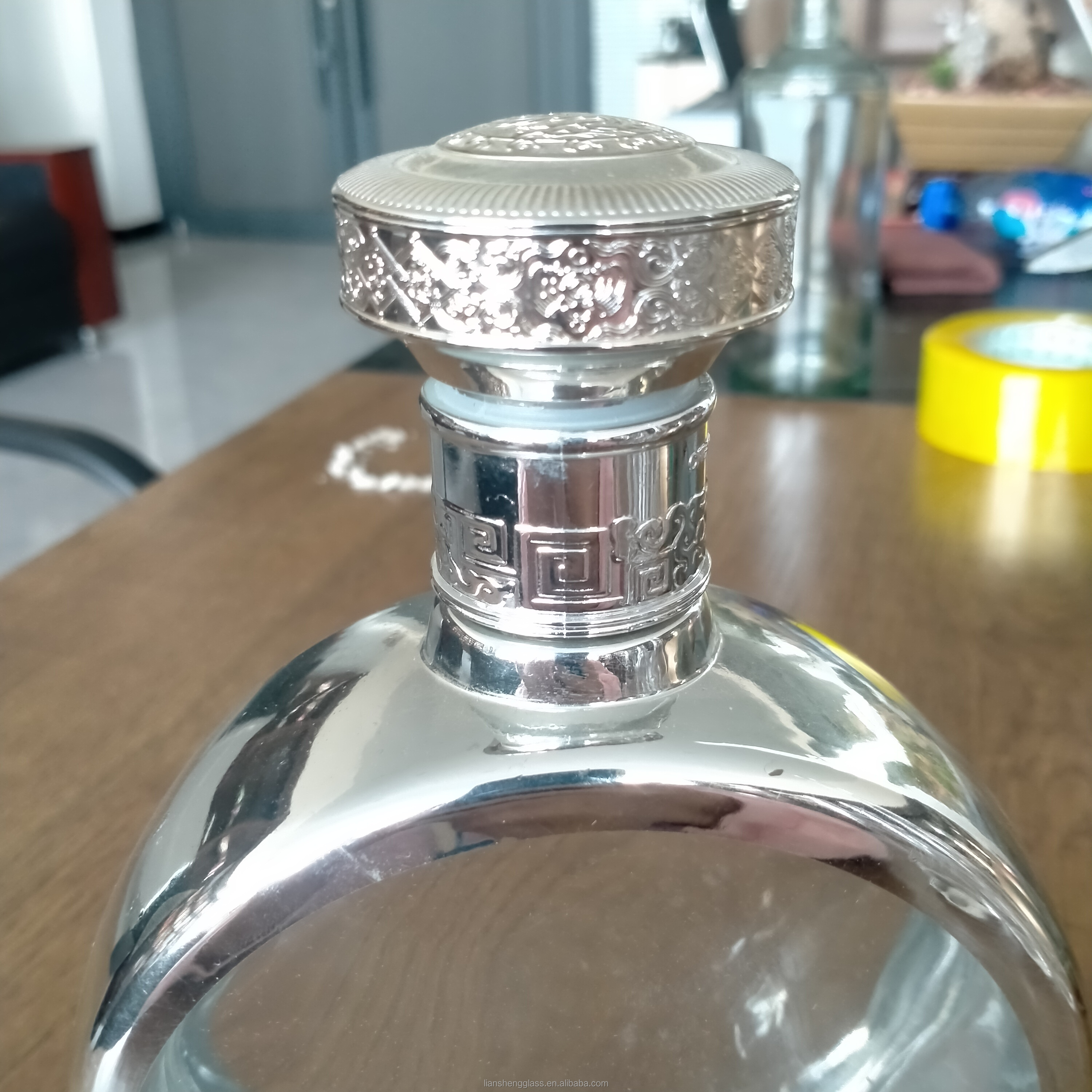 Clear Glass Custom Electroplated Gold Gin Champagne Liquor Vodka Bottle With Cork Cap