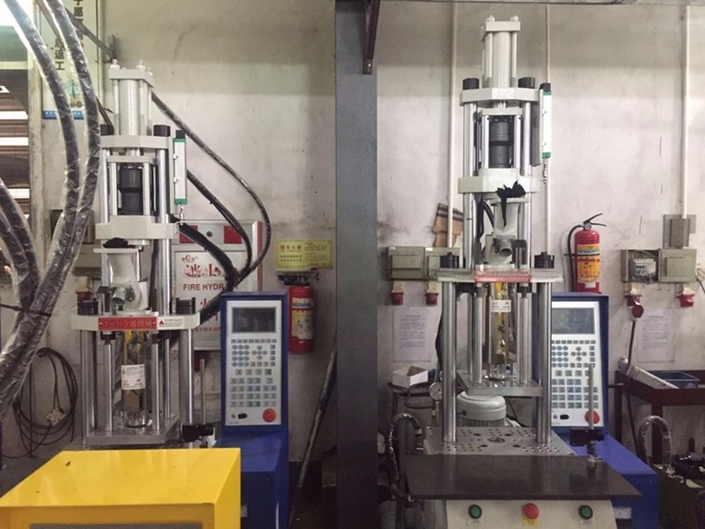 High Precision 15 Ton injection Molding Machine Vertical For USB/MICRO Connector