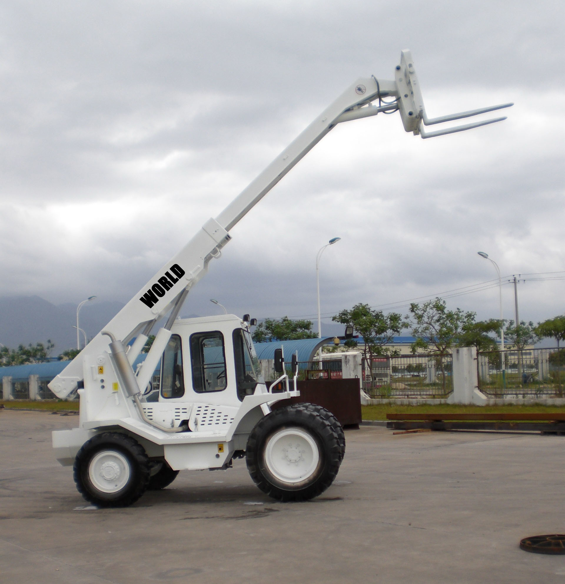 China Real Manufacturer 2.5T Telescopic Forklift