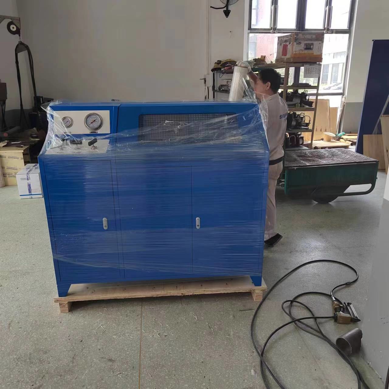 240kg Steel Solution 2000 Bar Hose Pressure Testing Machine For Optimal Performance