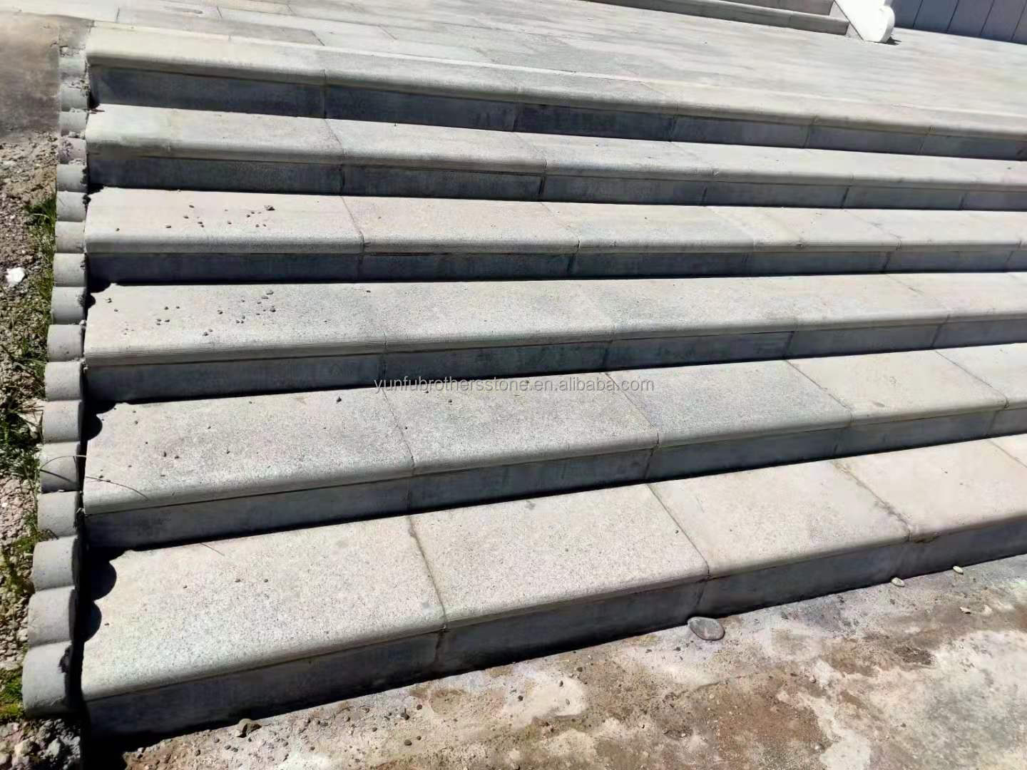 Outdoor Cut-To-Size White Granite Slab with Modern Design and Flamed Granite Steps