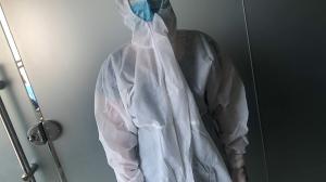 Quality Breathable Disposable Isolation Suit , Disposable Safety Clothing Dustproof wholesale