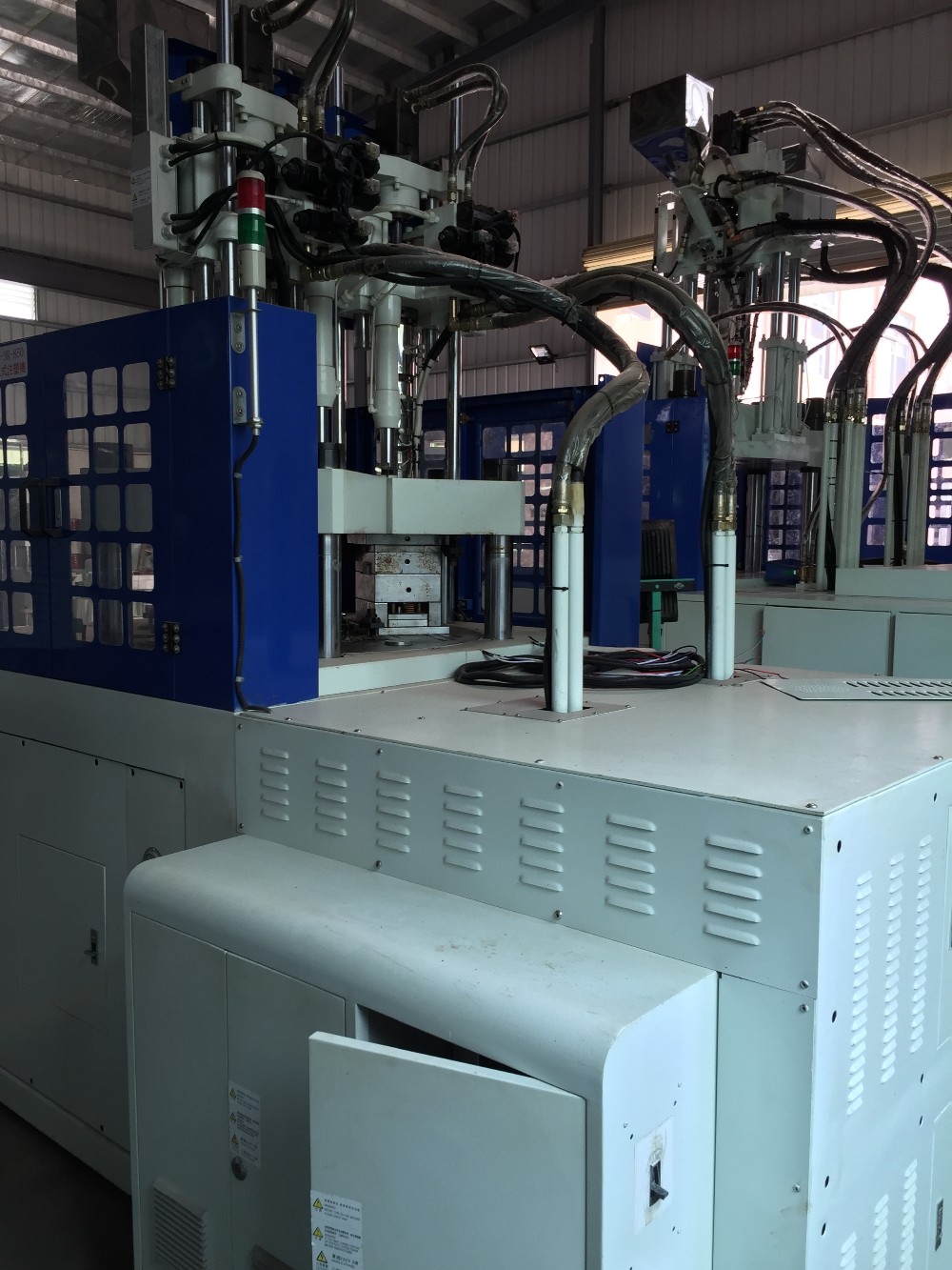 240ton Double Color / Material Injection Molding Machine Vertical For Handle
