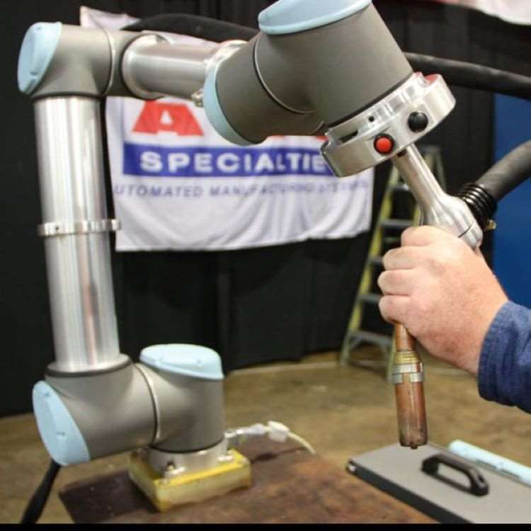 Gluing Robot Of UR5e Cobot With 6 Axis Robotic Arm For The Auto Gluing As Collaborative Robot