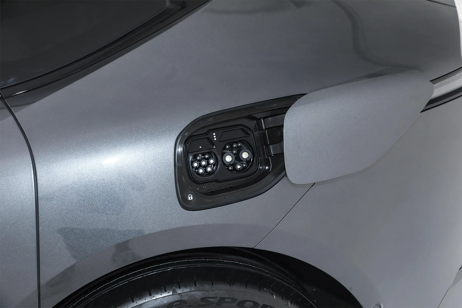 Changan Avatr 12 Energy Vehicles Dual Motor Electric Gearbox 5 Seater EV Sedan Long Range 2024 Edition