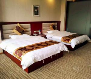 Quality Commercial Hotel Bedroom Furniture Sets With Double Bed And Table Chairs wholesale