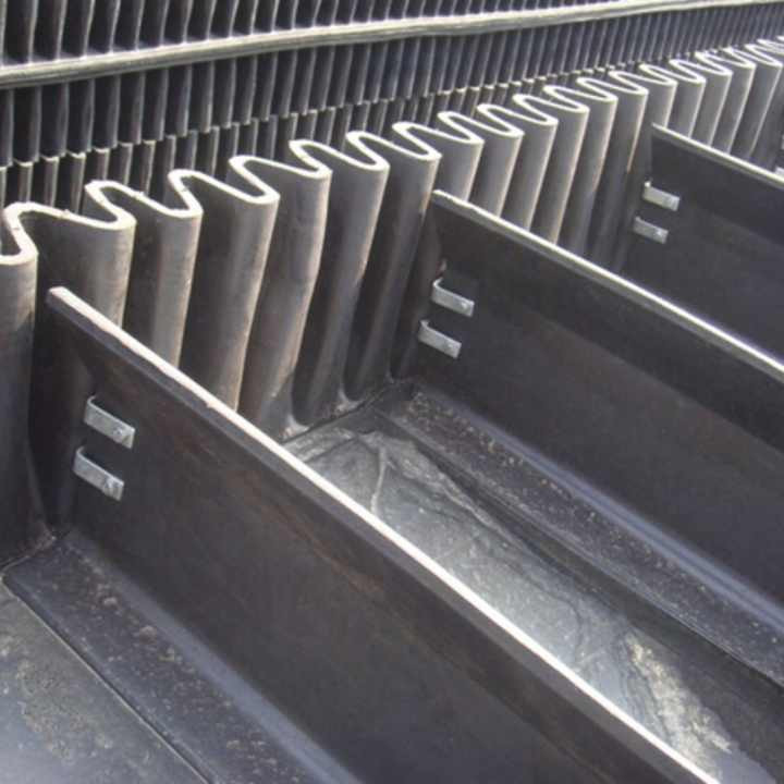 Small Lumps Partition Cold Resistant Conveyor Belt For Building Materials