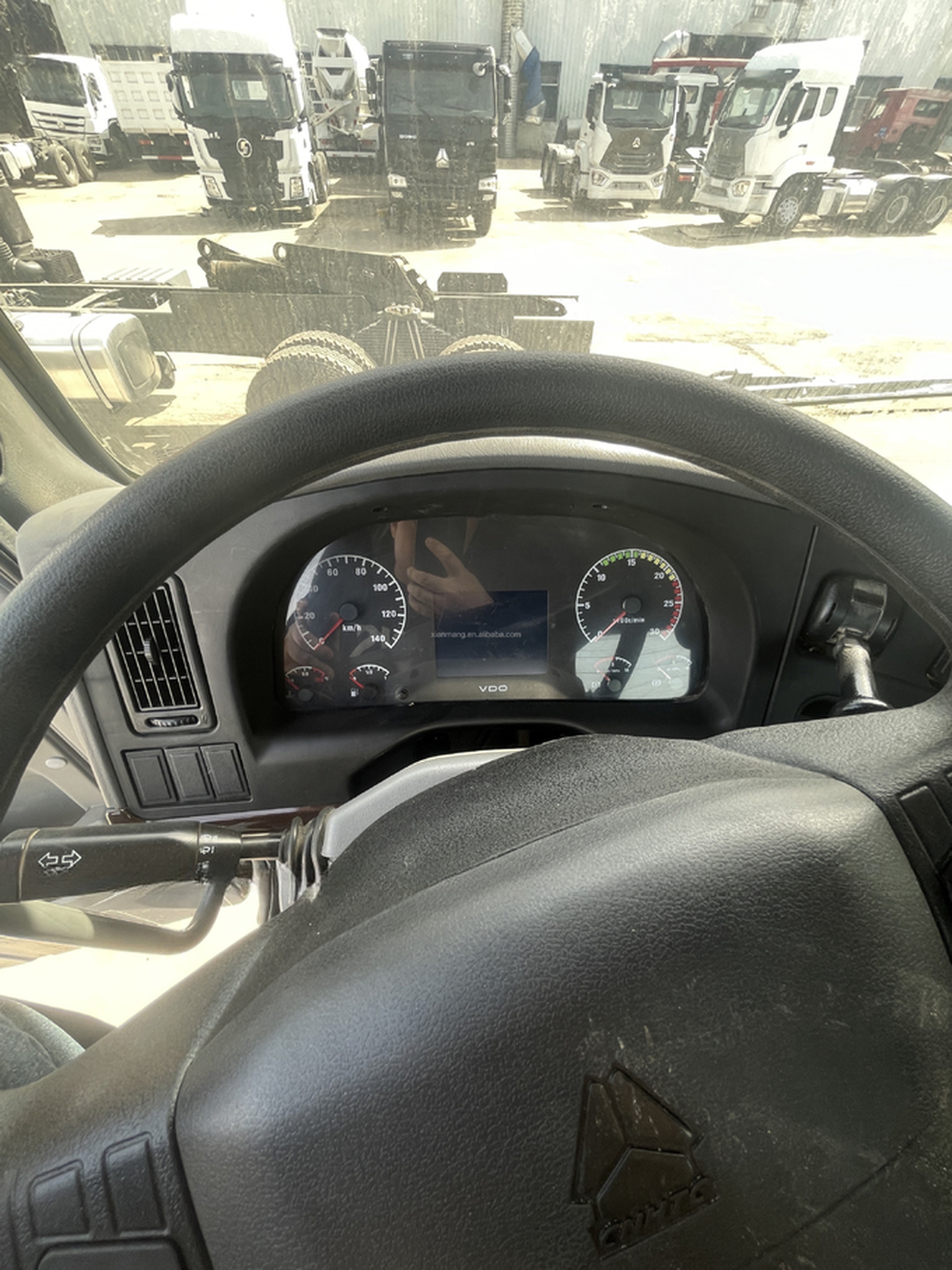 SINO TRUCK 40T 50T Howo Tractor Truck with WEICHAI Engine 300-400L Fuel Tank Capacity